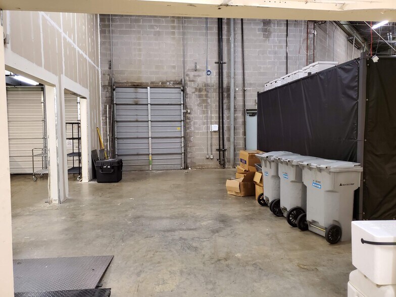 More Photos Of 5000 Highlands Pky SE, Smyrna Warehouse For Lease