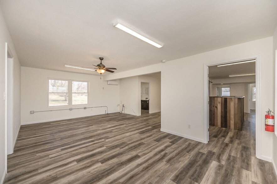 More Photos Of 302 S Lincoln Dr, Troy Office For Lease