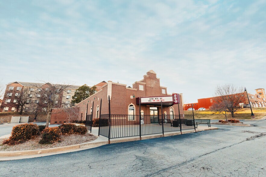 More Photos Of 333 W Albany St, Broken Arrow Restaurant For Sale