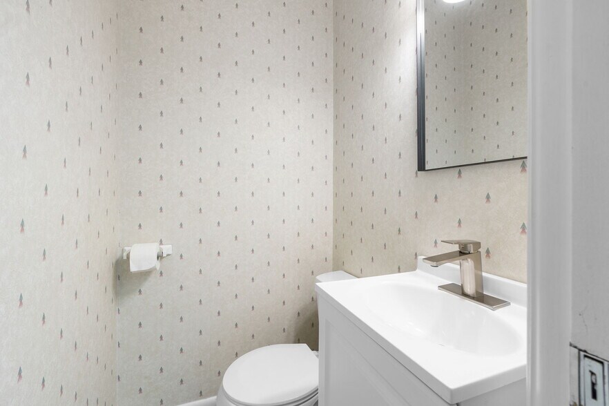 More Photos Of 1701 66th St N, Saint Petersburg Medical For Sale