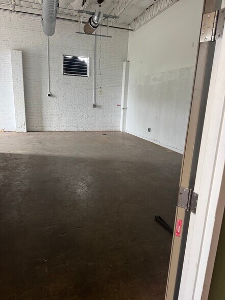 More Photos Of 918-922 NW 5th St, Oklahoma City Freestanding For Lease