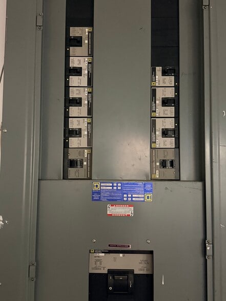 More Photos Of 28 Hawthorn Ln, Saint Marys Flex For Sale