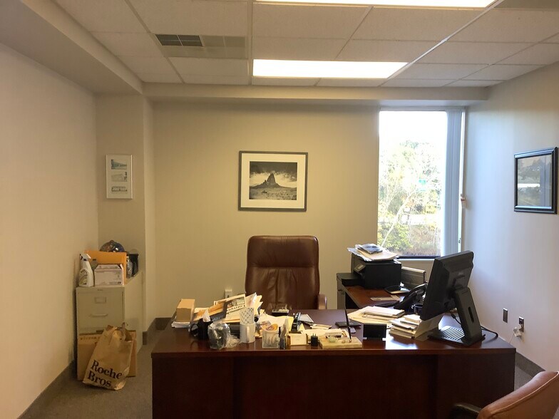 More Photos Of 20 Walnut St, Wellesley Office For Lease