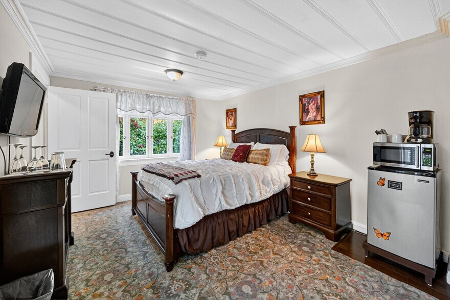 More Photos Of 620 El Salto Dr, Capitola Hospitality For Sale