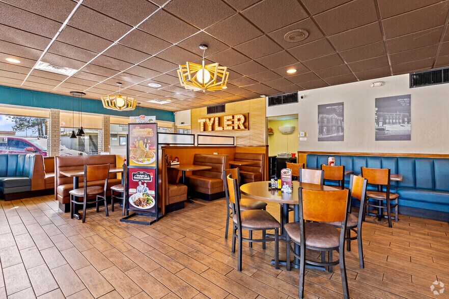 More Photos Of 3422 W Gentry Pkwy, Tyler Restaurant For Lease