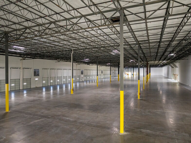 More Photos Of 1107 Conveyor Ln, Dallas Unknown For Lease