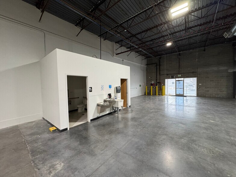 More Photos Of 1825 W Research Way, Salt Lake City Warehouse For Lease