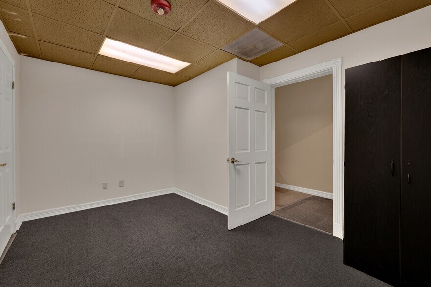 More Photos Of 139 E Hopkins St, San Marcos Bar For Sale