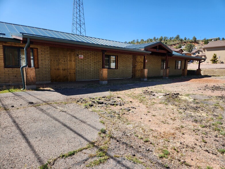 More Photos Of 704 S Meadow St, Payson Office For Sale