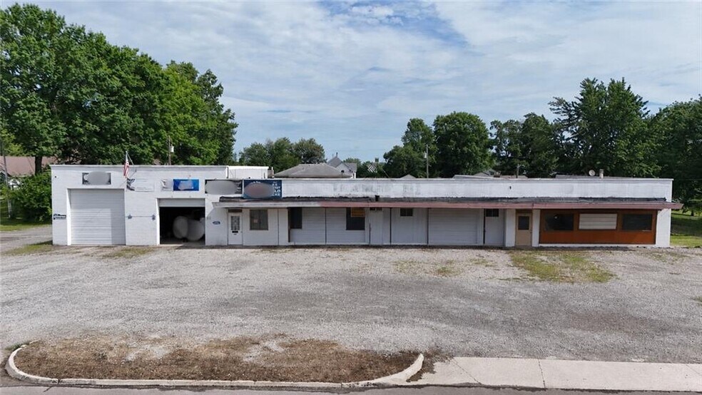 Primary Photo Of 545 Walnut St, Union Star Service Station For Sale
