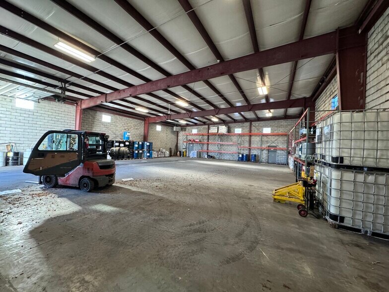 More Photos Of Lincoln highway, La Porte Warehouse For Lease