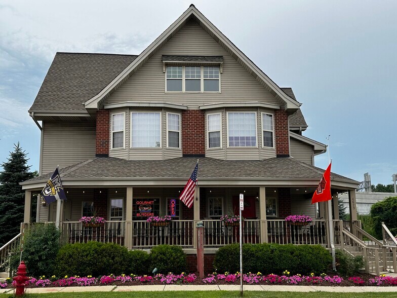 Primary Photo Of 4629 N Port Washington Rd, Milwaukee Restaurant For Sale