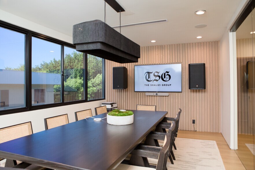 More Photos Of 648 N St. Andrews Pl, Los Angeles Loft Creative Space For Lease