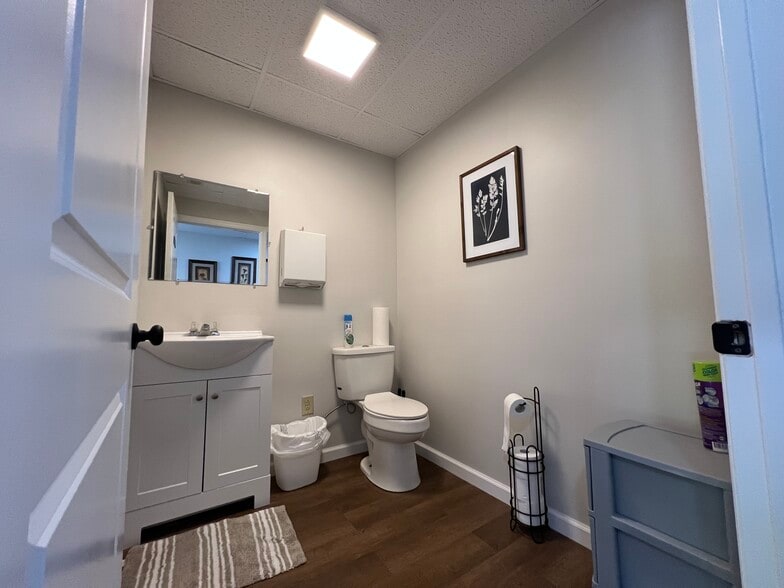 More Photos Of 1522 Oakhurst Dr, Charleston Office For Sale