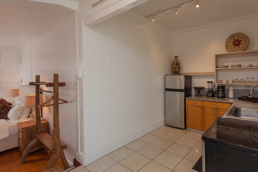 More Photos Of 69 Hana Hwy, Paia Freestanding For Sale