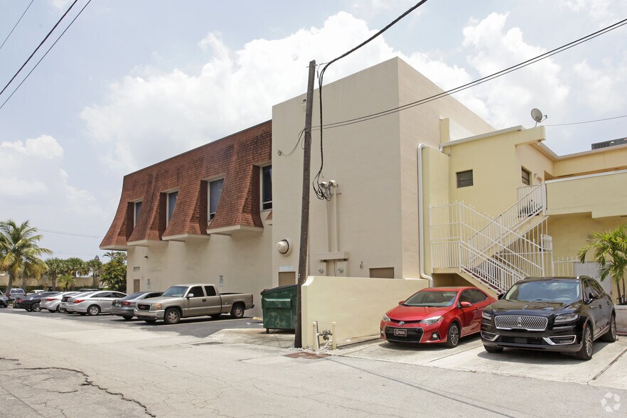 3099 E Commercial Blvd, Fort Lauderdale, FL 33308 Retail For Lease
