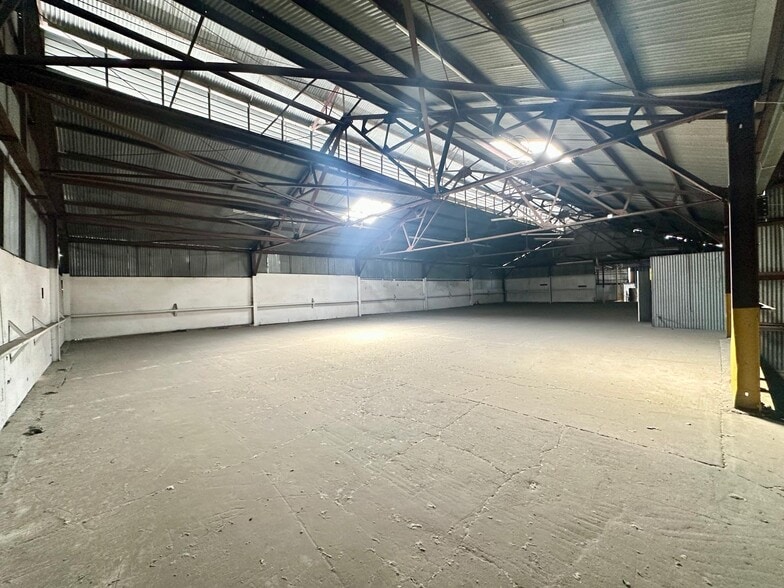 More Photos Of 2435-2453 E 25TH St, Vernon Manufacturing For Lease