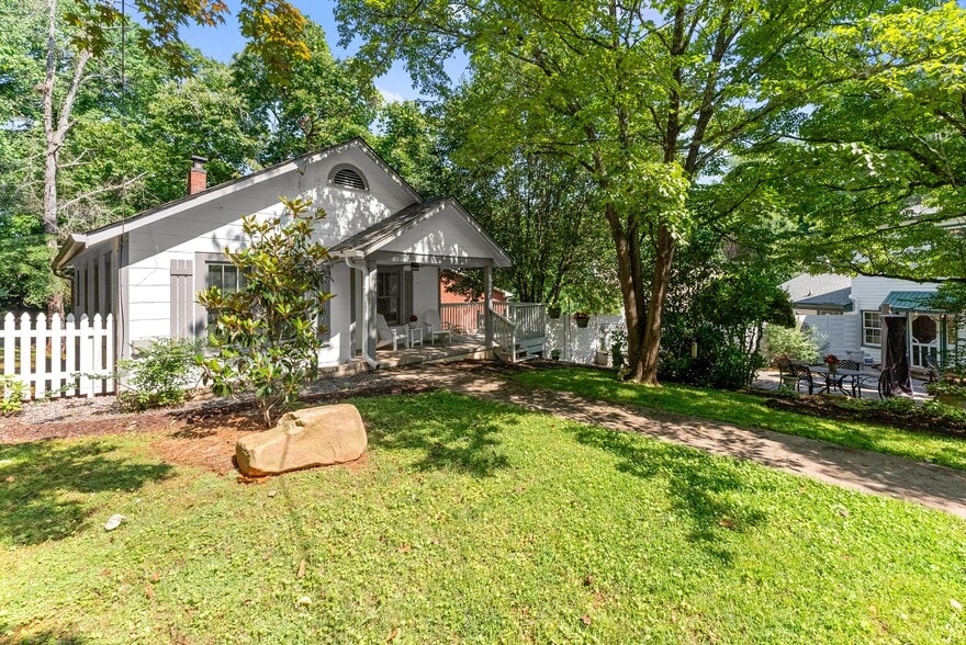 More Photos Of 168 W Main St, Dahlonega Hospitality For Sale