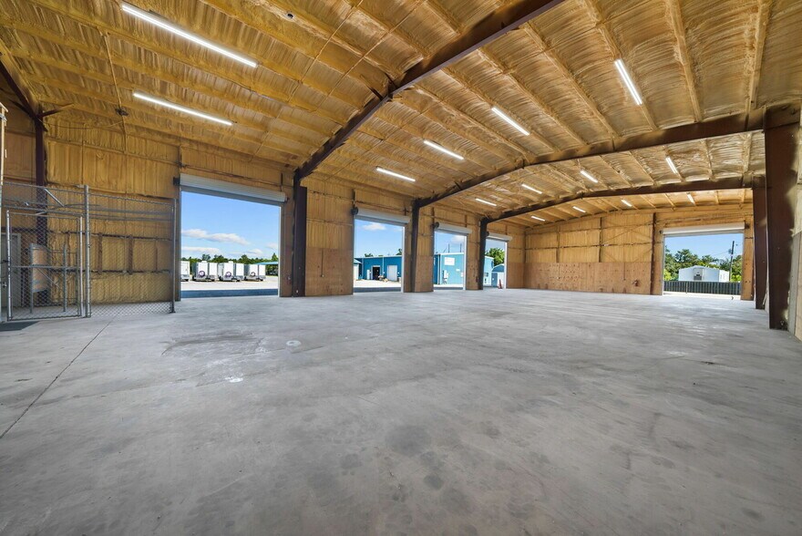 More Photos Of 1225 Transmitter Rd, Panama City Warehouse For Lease