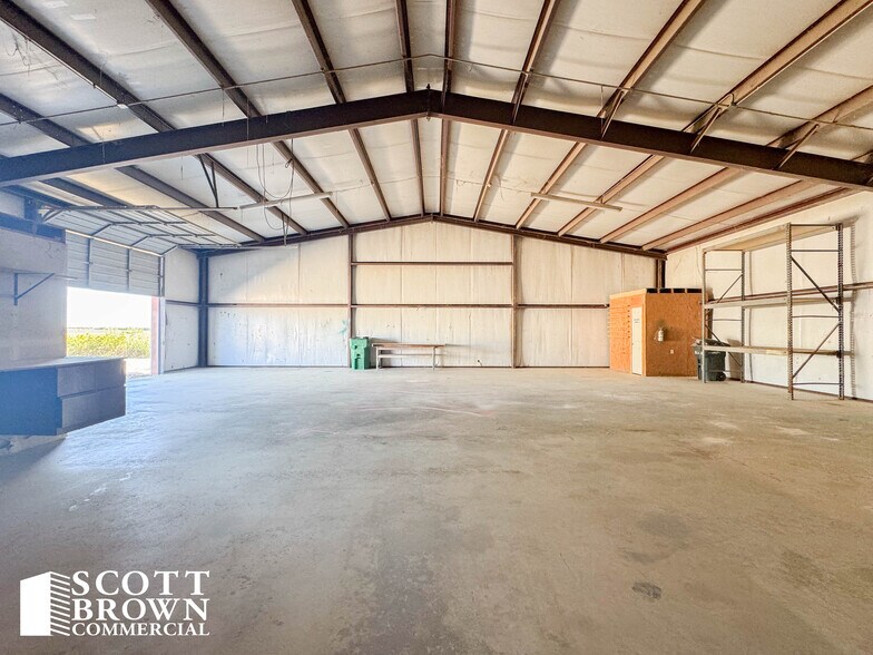 More Photos Of 900 Utility Rd, Sanger Unknown For Lease