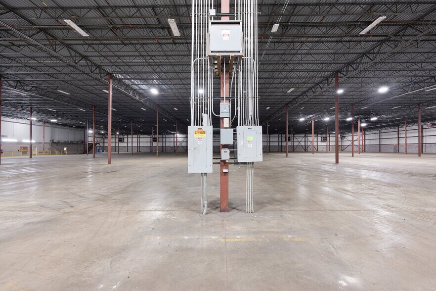 More Photos Of 479 Swanson Dr, Dresden Manufacturing For Lease
