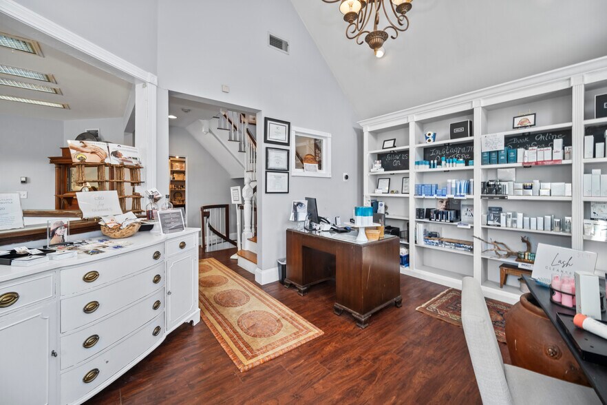 More Photos Of 65 Willard St, Quincy Freestanding For Lease