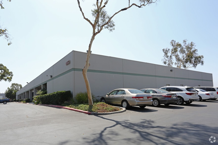 More Photos Of 11652 Knott St, Garden Grove Distribution For Lease