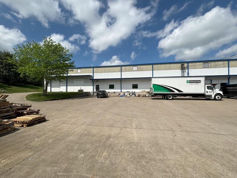 More Photos Of 104 Southeast Pky, Franklin Warehouse For Lease