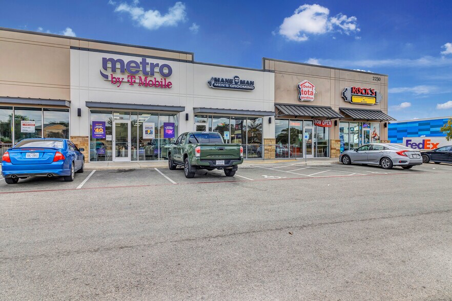 More Photos Of 2282 SE Military Dr, San Antonio Unknown For Lease