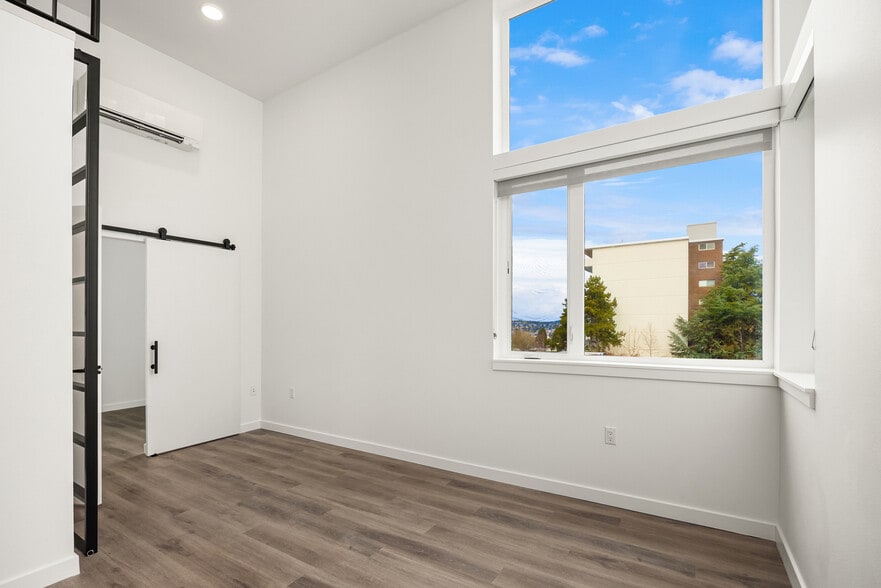 More Photos Of 421 Belmont Ave E, Seattle Apartments For Sale