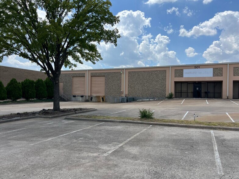 More Photos Of 501 Industrial Dr, Richardson Warehouse For Lease
