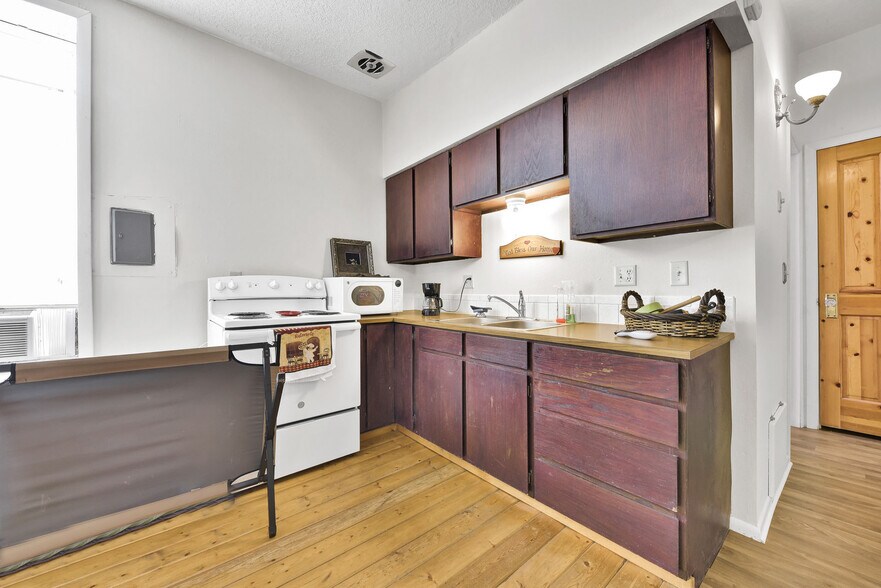More Photos Of 16 N Main St, Payette Storefront Retail Residential For Sale
