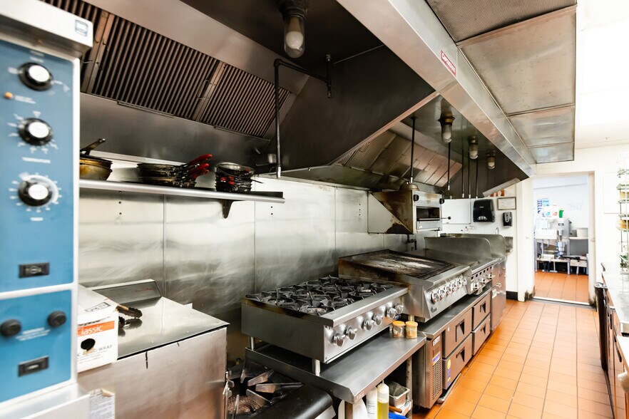 More Photos Of 311 Union St, The Dalles Restaurant For Sale