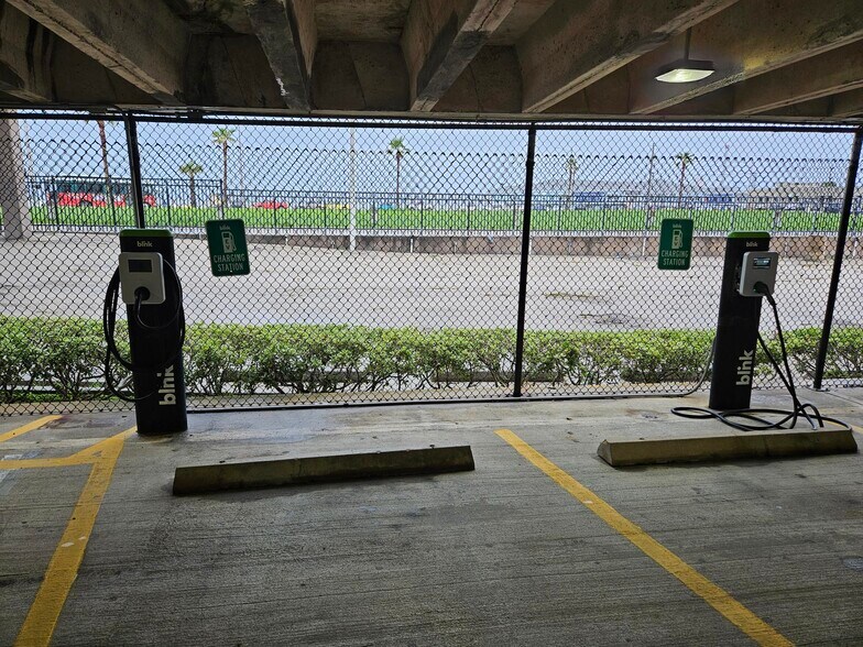 More Photos Of 2102 Seawall Blvd, Galveston Land For Sale