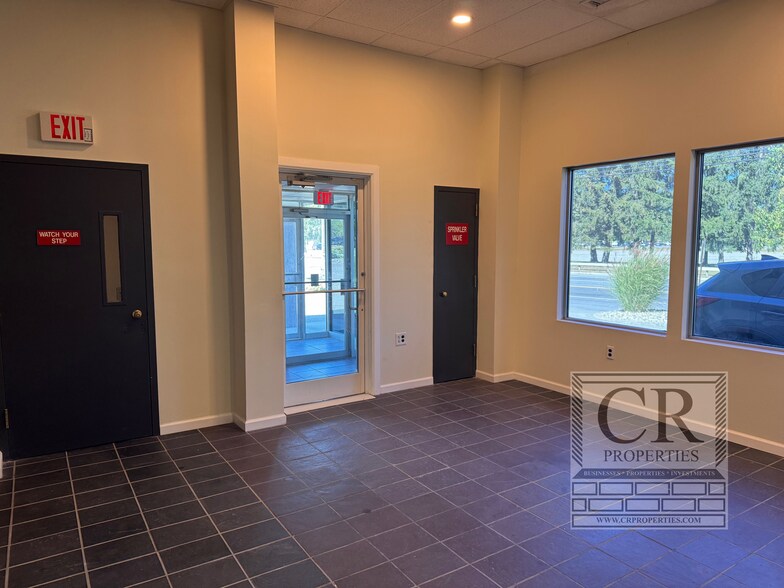 More Photos Of 28 IBM Rd, Poughkeepsie Auto Dealership For Lease