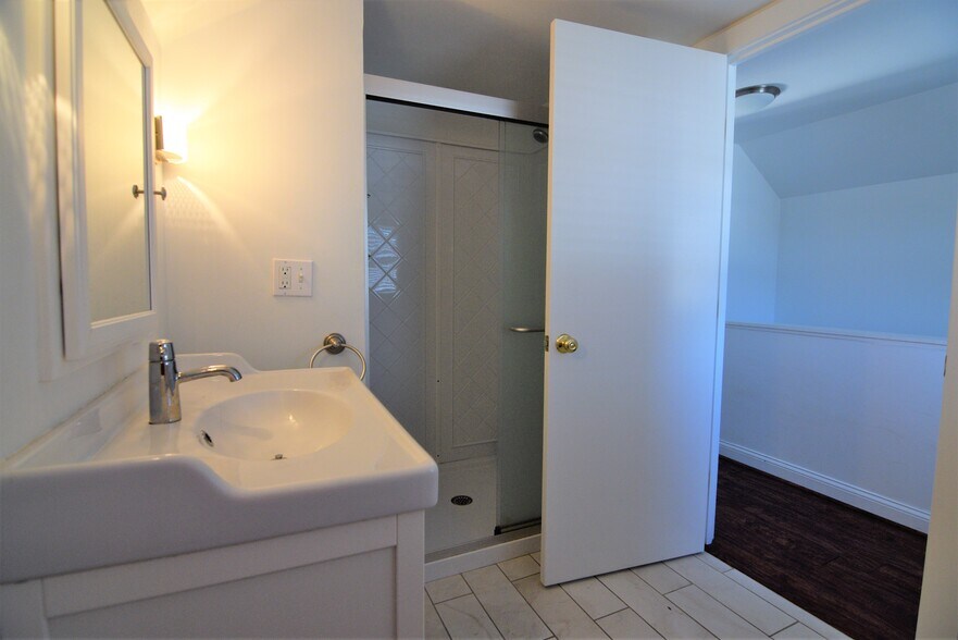 More Photos Of 460 E Main Rd, Middletown Medical For Sale