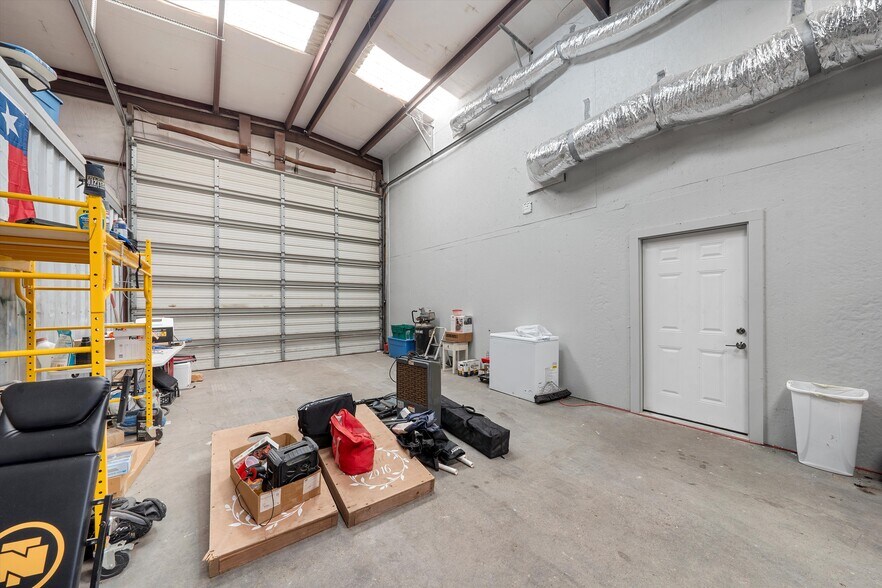 More Photos Of 330 Elco Ln, China Spring Warehouse For Lease