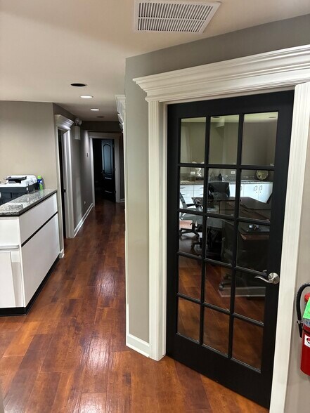 More Photos Of 6745 W 127th St, Palos Heights Office For Sale