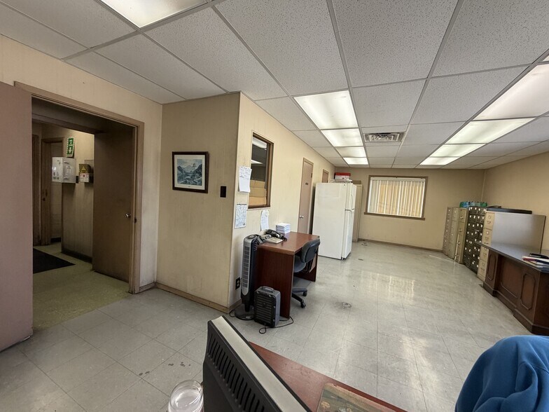 More Photos Of 2026 W Malone Ave, San Antonio Warehouse For Sale