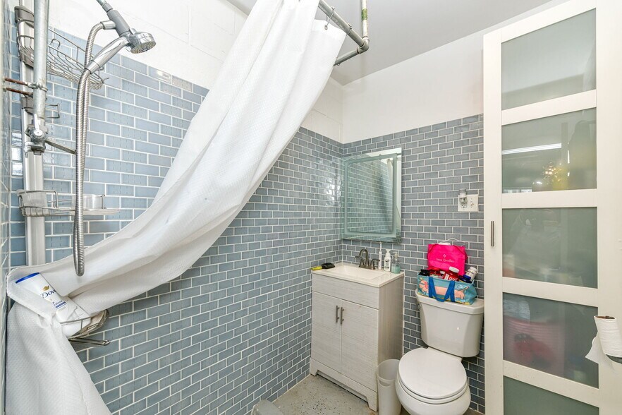 More Photos Of 2421 Central Ave, Indianapolis Office For Sale