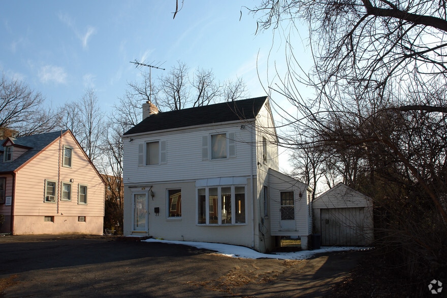 More Photos Of 819 W Broad St, Falls Church Freestanding For Sale