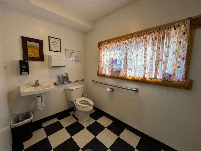 More Photos Of 482 N Sage Lake Rd, Hale Freestanding For Sale