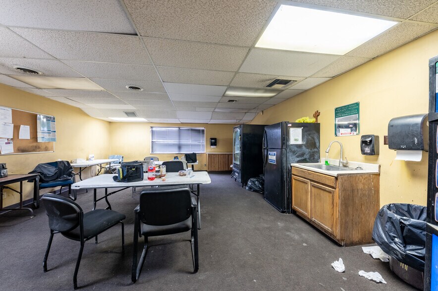 More Photos Of 714 Braddock View Dr, Mount Braddock Warehouse For Lease