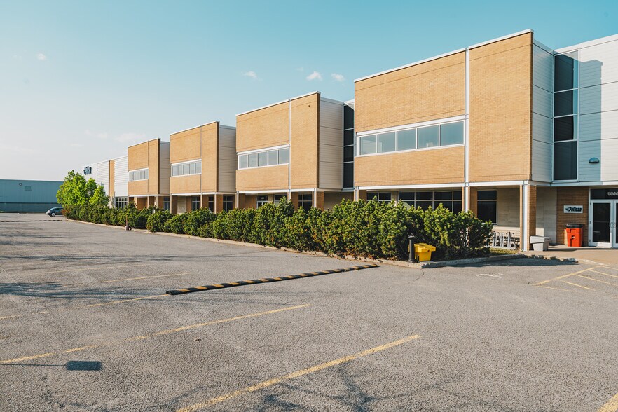 More Photos Of 5850-5880 Rue Maurice-Cullen, Laval Distribution For Lease