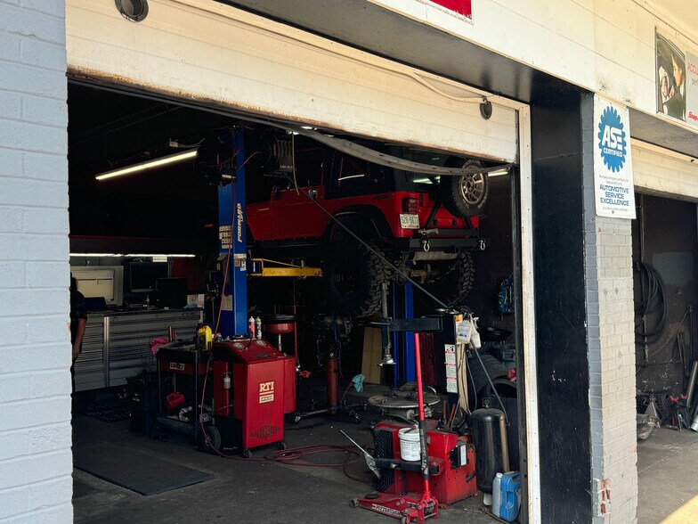 More Photos Of 55 W Hollis St, Nashua Service Station For Sale