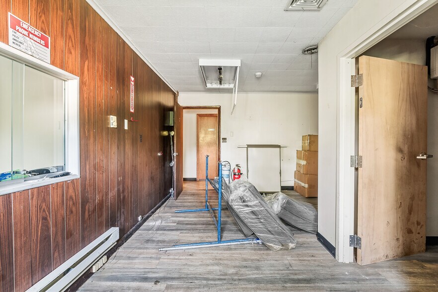 More Photos Of 555 Country Club Rd, Dallas Warehouse For Sale