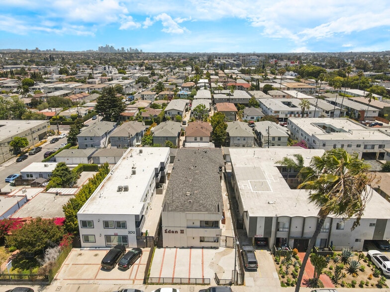 More Photos Of 2016 S Bedford St, Los Angeles Apartments For Sale
