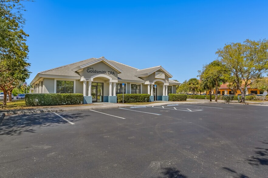 More Photos Of 9101 W College Pointe Dr, Fort Myers Medical For Sale