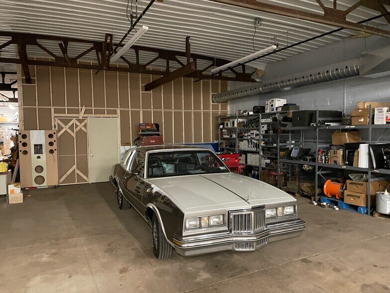 More Photos Of 1427-1431 Valley Dr, Syracuse Warehouse For Sale