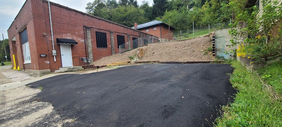 Primary Photo Of 515 N Lincoln Ave, Bridgeport Light Manufacturing For Lease